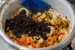 Receita de Arroz Negro ao Mare