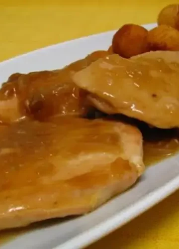 Receita de Bifes de Frango com Sopa de Cebola