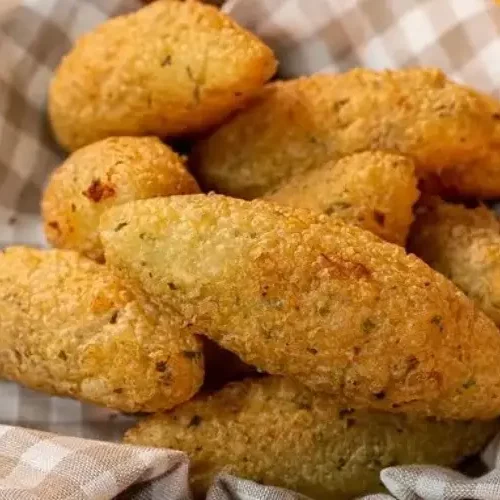 Receita de Bolinho Aipim com Salame e Queijo