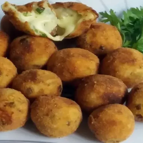 Receita de Bolinho de batata doce recheado com queijo