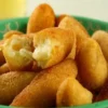 Receita de Bolinho de mandioca com queijo e ervas