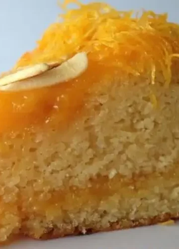 Receita de Bolo de Amêndoa com Ovos Moles