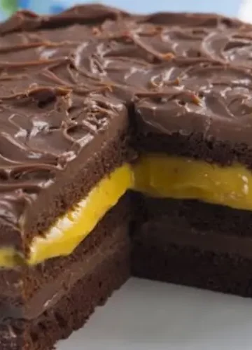 Receita de Bolo de Chocolate Com Creme de Maracujá