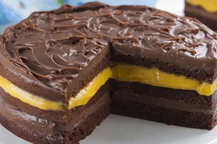 Receita de Bolo de Chocolate Com Creme de Maracujá