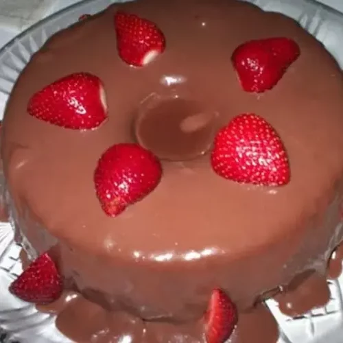 Receita de Bolo de Chocolate com Cobertura Simples