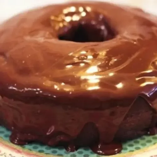 Bolo de Chocolate com Cobertura de Ganache