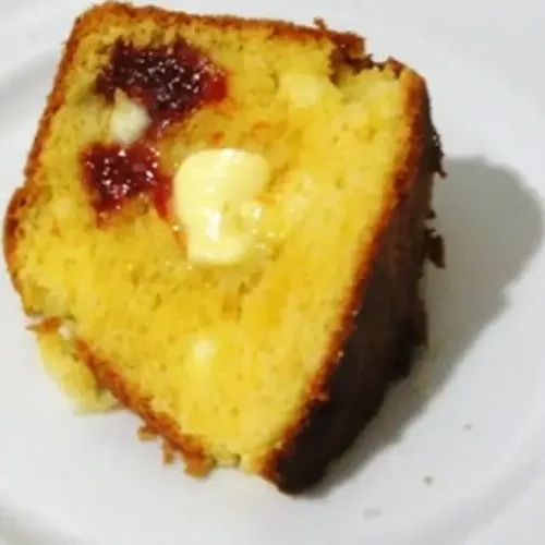 Receita de Bolo de Fubá com Goiabada e Queijo