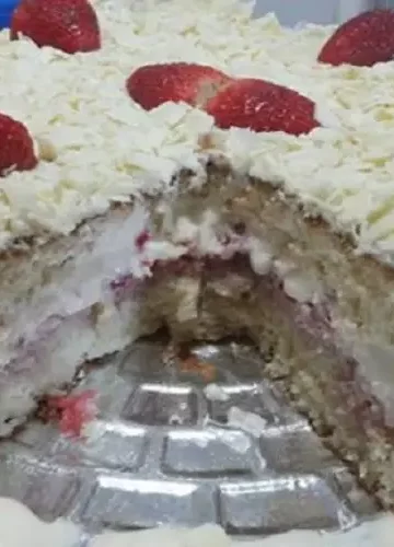 Receita de Bolo de Leite Ninho com Morango