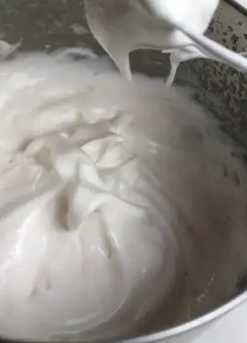 Receita de Bater Claras em Neve com água de grão de bico