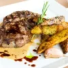 Receita de Entrecôte com molho sherry shallot ou batata rústica ao molho de mostarda