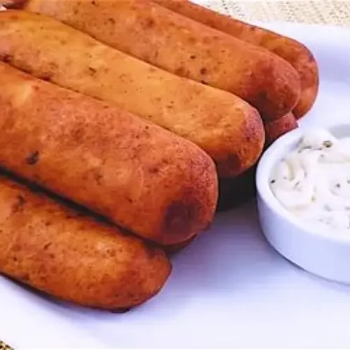 Espetinhos de Salsicha Empanada