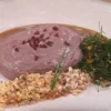 Receita de Espuma de feijoada com cogumelo Paris e farofa de cebola