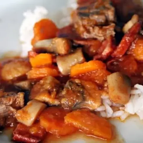 Receita de Estufado de Carne de Vaca com Tomate e Cogumelos