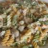 Receita de Fusilli Tricolore com Salmão