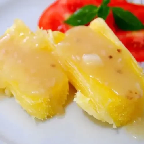 Receita de Mandioca Assada com Creme de Milho