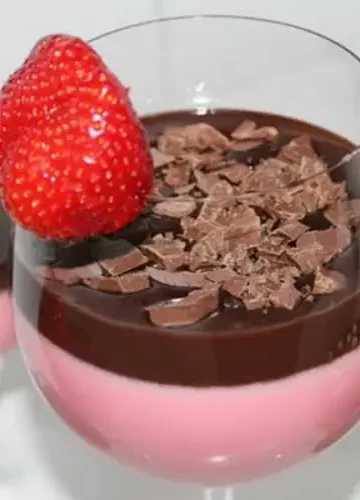 Receita de Mousse de Morango com Cobertura de Chocolate