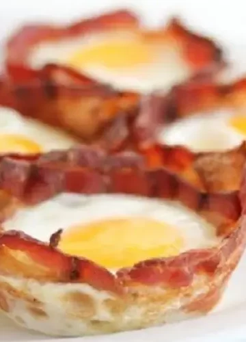 Receita de Ovos No Copo de Bacon