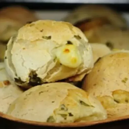 Pão de Queijo Proteico com Agrião Picadinho