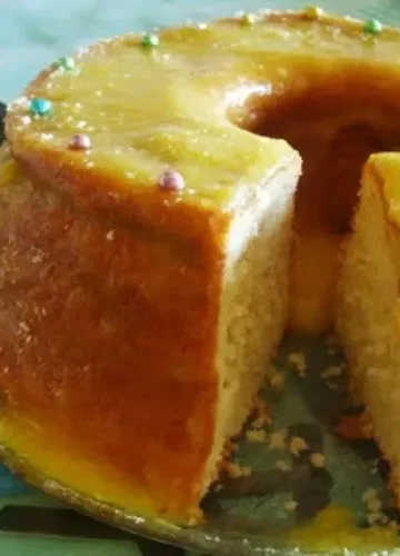 Receita de Pão de ló com molho de laranja