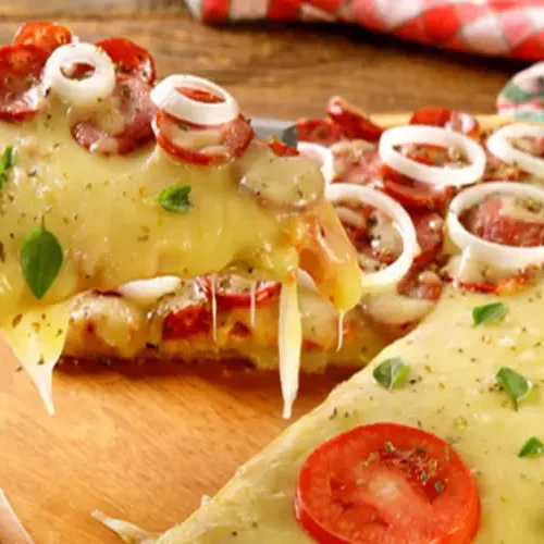 Receita de Pizza com massa de pão de queijo