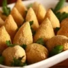 Coxinha de galinha sem glúten com massa de batatas e farinha de mandioca