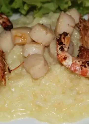 Receita de Risotto Branco com Vieiras e Camarões Salteados