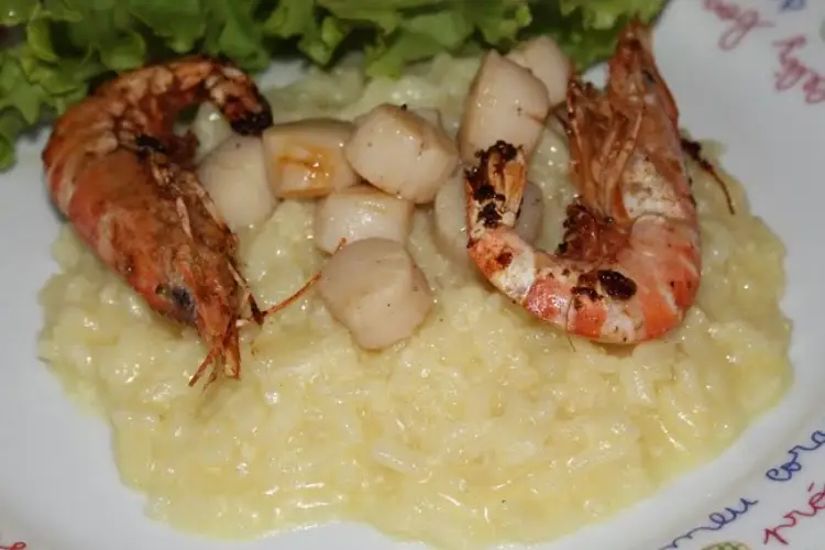 Receita de Risotto Branco com Vieiras e Camarões Salteados