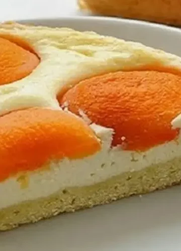 Receita de Torta de Pêssegos e Requeijão