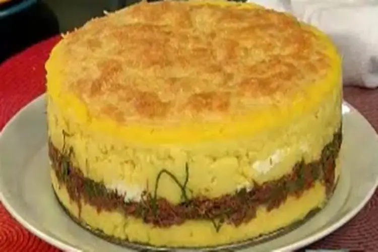 Receita de Torta de Polenta com Carne Seca e Couve