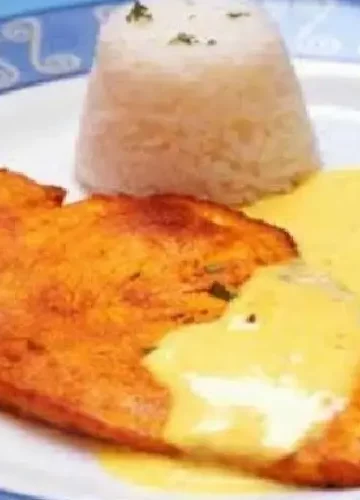 Receita de Bifes de Frango Grelhados com Molho de Queijo