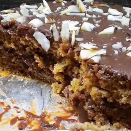 Bolo de Ameixas Pretas com Recheio e Cobertura de Chocolate