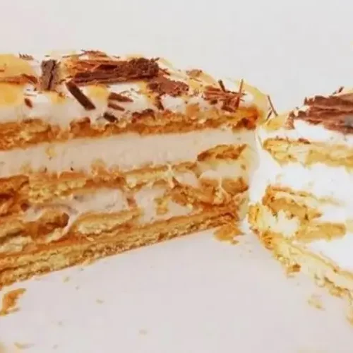 Receita de Bolo de Bolacha com Chantili e Caramelo