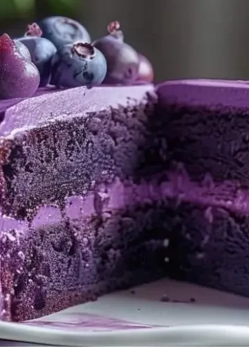 Bolo de Veludo Roxo