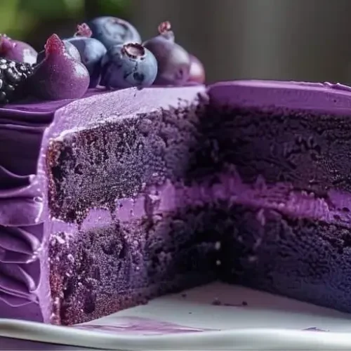 Bolo de Veludo Roxo