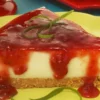 Receita de Cheesecake de limão com calda de morango