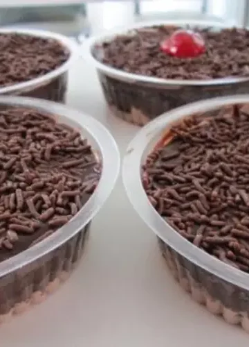 Receita de Bolo de Pote recheio de Brigadeiro