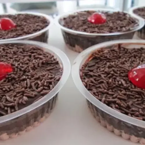 Receita de Bolo de Pote recheio de Brigadeiro