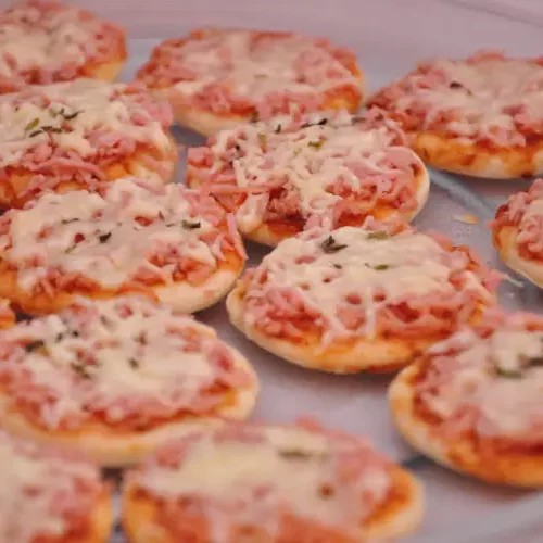 Receita de Mini Pizzas Cremosas